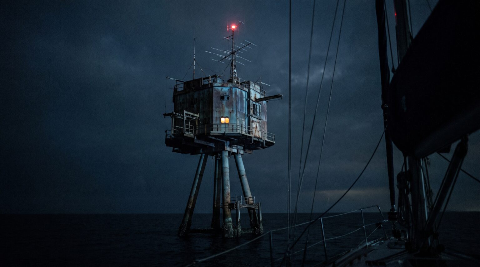 Maunsell Sea Fort pirate radio station offshore Thames Estuary night - Radio Essex Knock John WWII fort pirate radio history